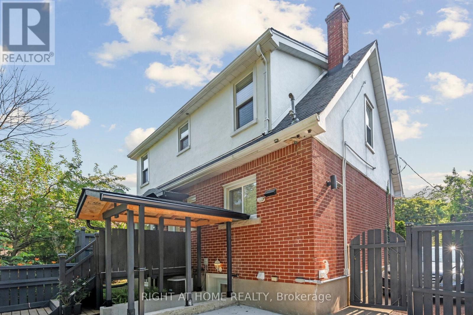 












LOWER - 105 GLENRIDGE AVENUE

,
St. Catharines (Old Glenridge),




Ontario
L2R4X5

