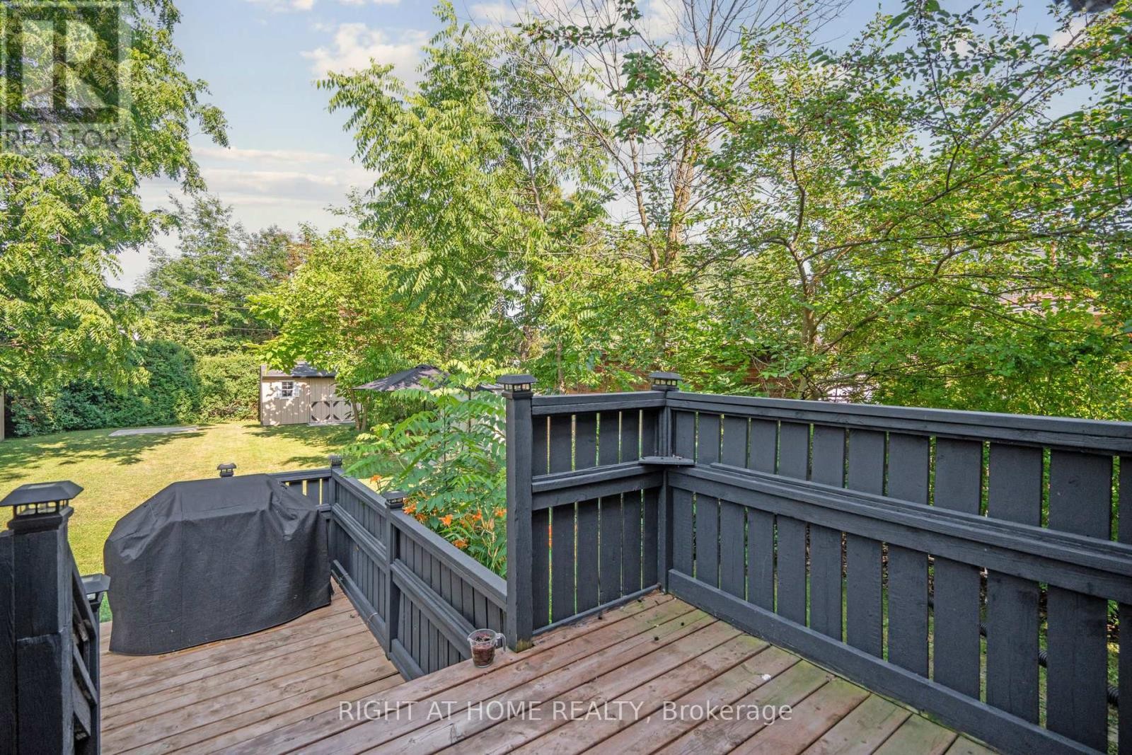 












LOWER - 105 GLENRIDGE AVENUE

,
St. Catharines (Old Glenridge),




Ontario
L2R4X5

