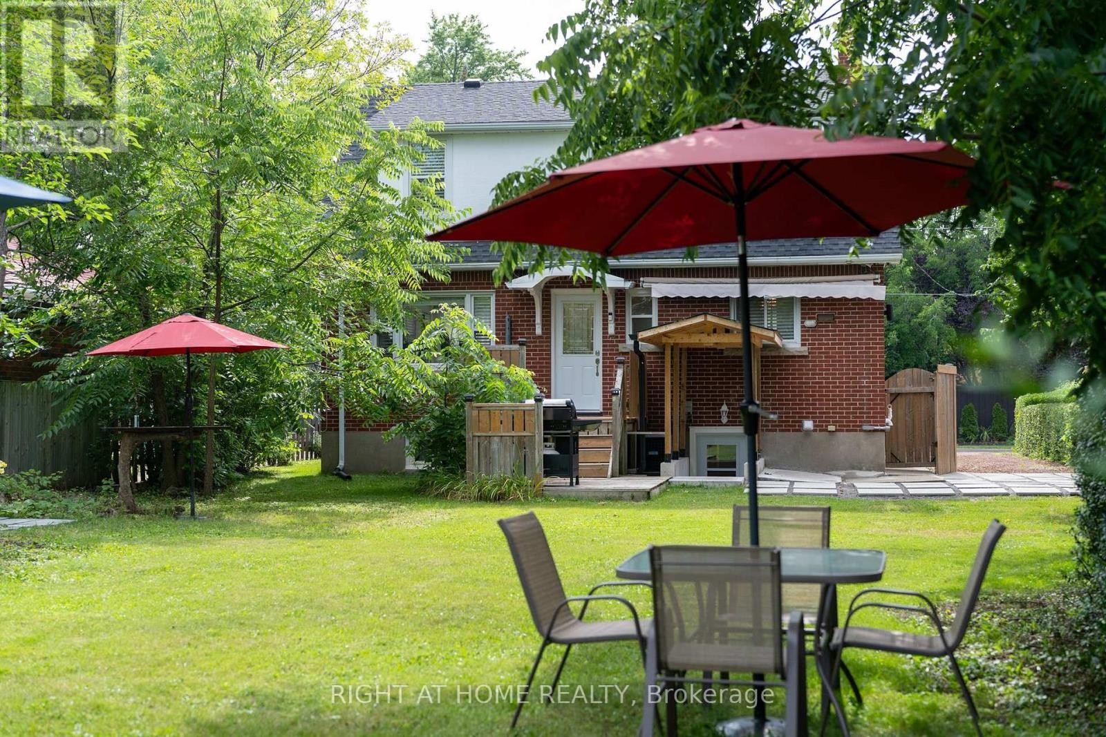 












LOWER - 105 GLENRIDGE AVENUE

,
St. Catharines (Old Glenridge),




Ontario
L2R4X5


