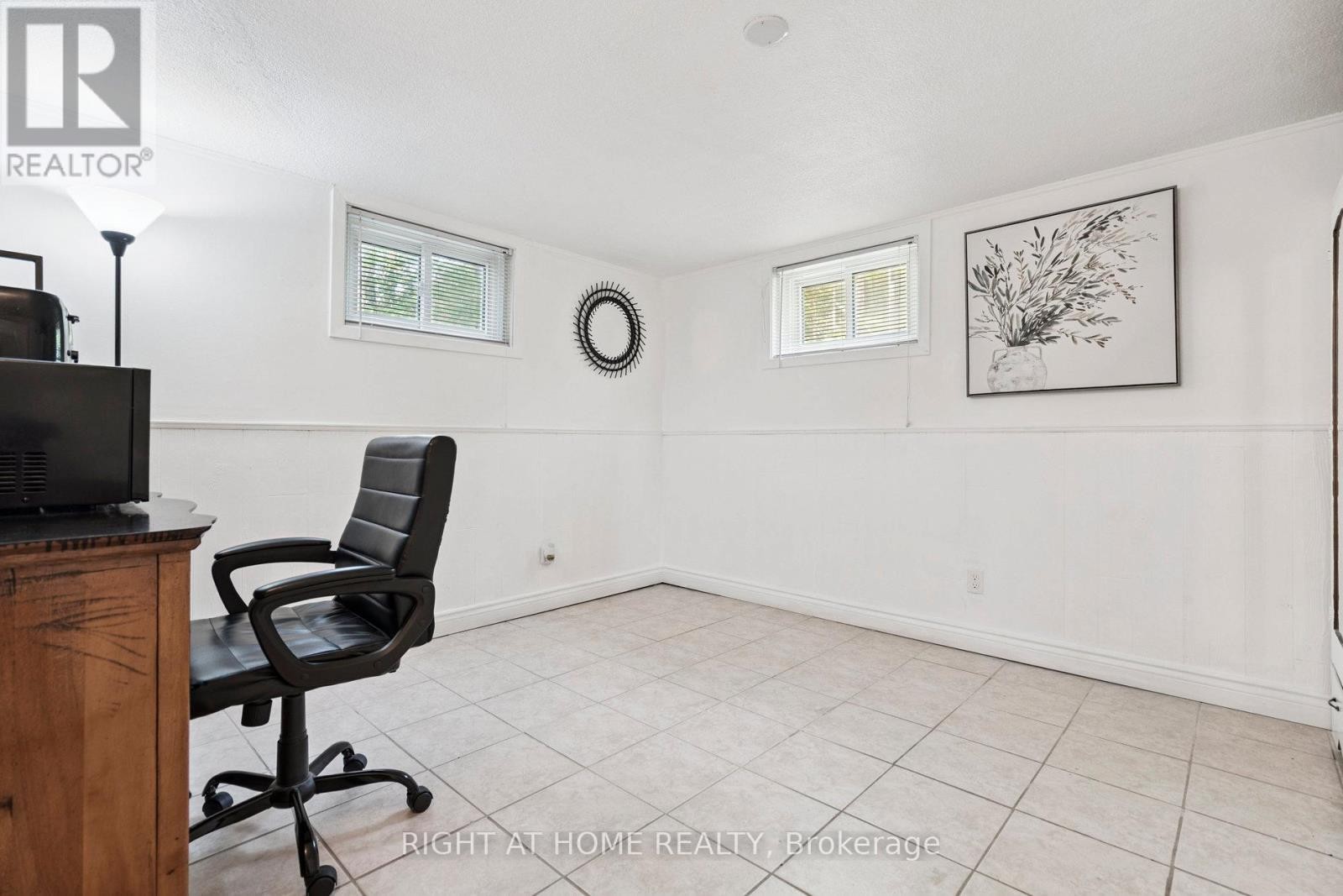 












LOWER - 105 GLENRIDGE AVENUE

,
St. Catharines (Old Glenridge),




Ontario
L2R4X5

