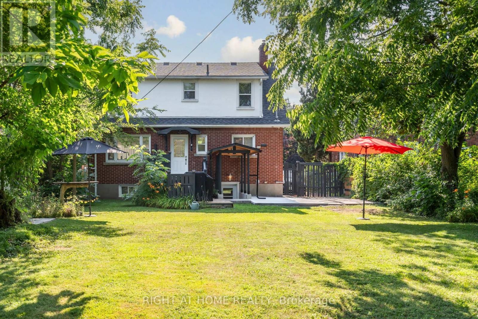 












LOWER - 105 GLENRIDGE AVENUE

,
St. Catharines (Old Glenridge),




Ontario
L2R4X5

