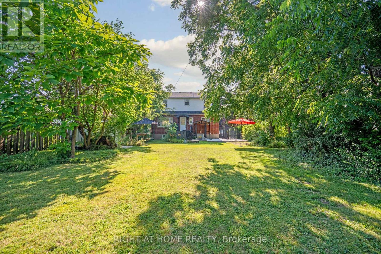 












LOWER - 105 GLENRIDGE AVENUE

,
St. Catharines (Old Glenridge),




Ontario
L2R4X5

