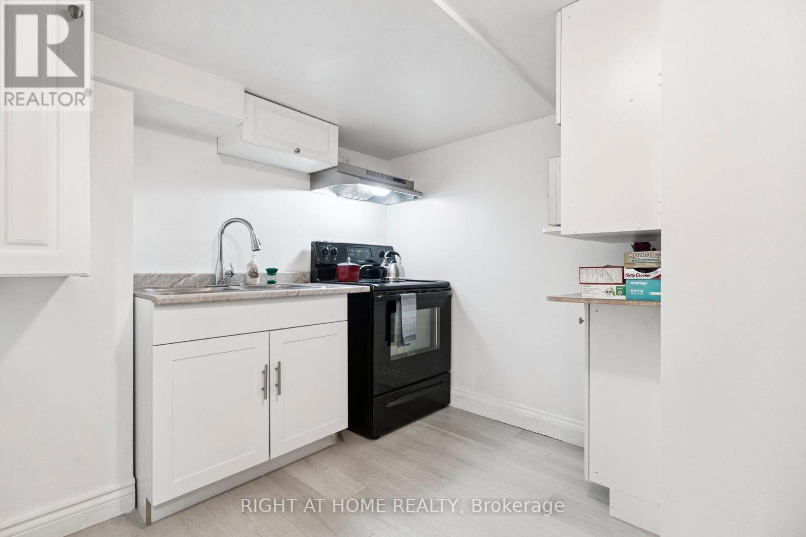 












LOWER - 105 GLENRIDGE AVENUE

,
St. Catharines (Old Glenridge),




Ontario
L2R4X5

