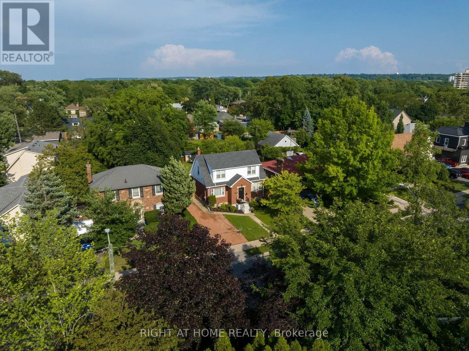 












LOWER - 105 GLENRIDGE AVENUE

,
St. Catharines (Old Glenridge),




Ontario
L2R4X5

