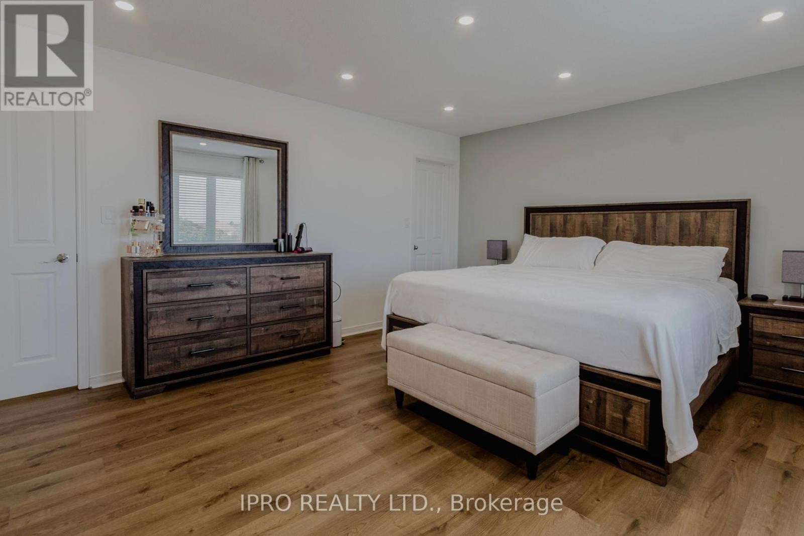 












12 BANKFIELD CRESCENT

,
Hamilton (Stoney Creek Mountain),




Ontario
L8J0B9

