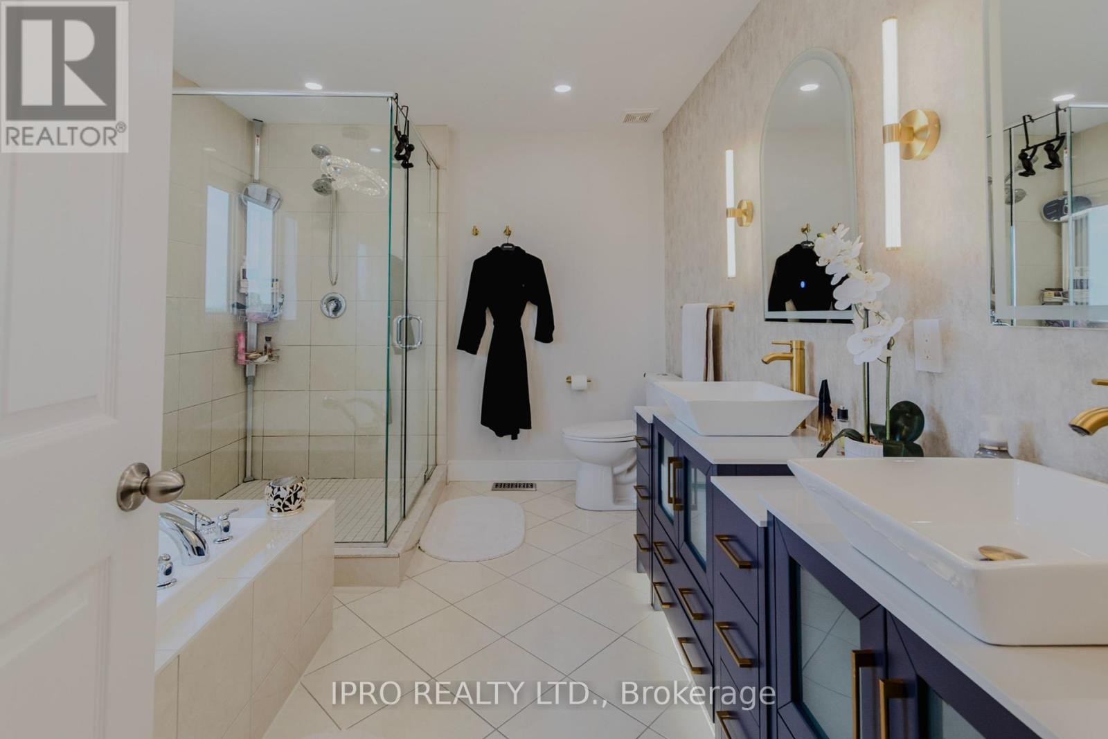 












12 BANKFIELD CRESCENT

,
Hamilton (Stoney Creek Mountain),




Ontario
L8J0B9

