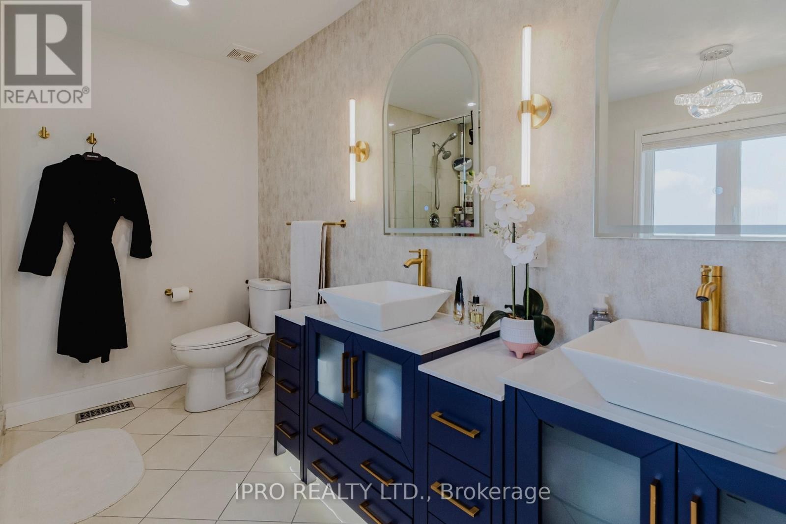 












12 BANKFIELD CRESCENT

,
Hamilton (Stoney Creek Mountain),




Ontario
L8J0B9

