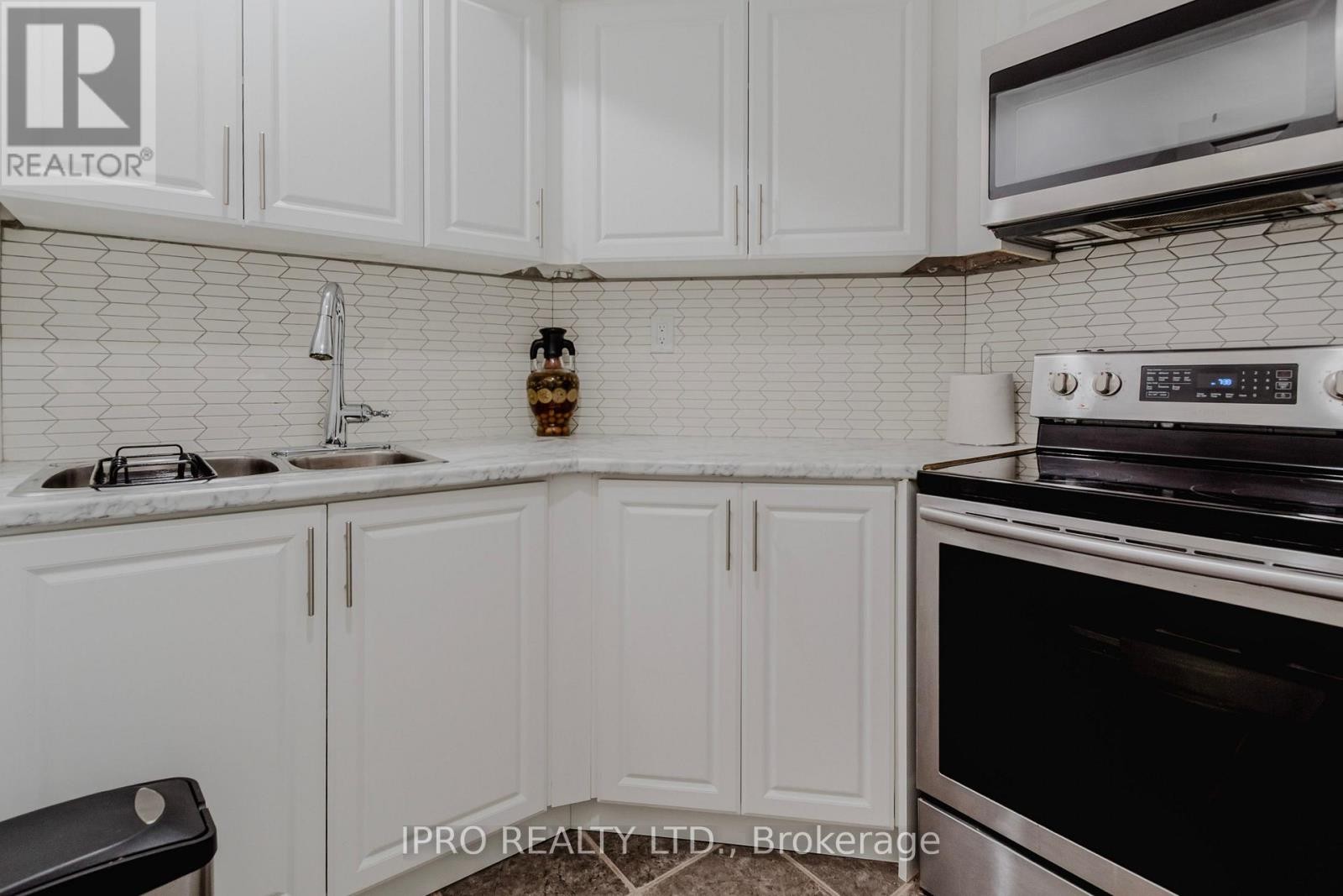 












12 BANKFIELD CRESCENT

,
Hamilton (Stoney Creek Mountain),




Ontario
L8J0B9

