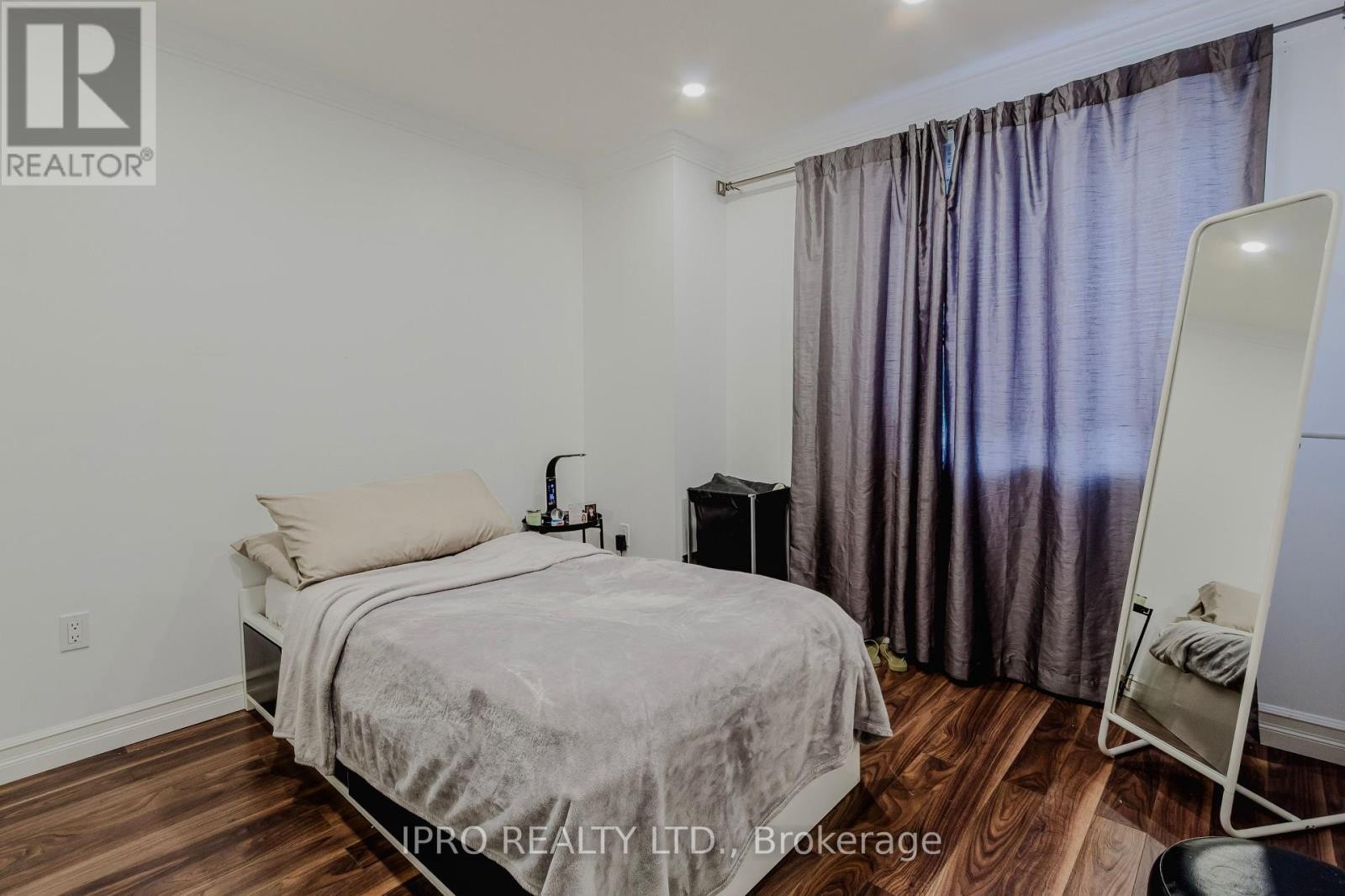 












12 BANKFIELD CRESCENT

,
Hamilton (Stoney Creek Mountain),




Ontario
L8J0B9

