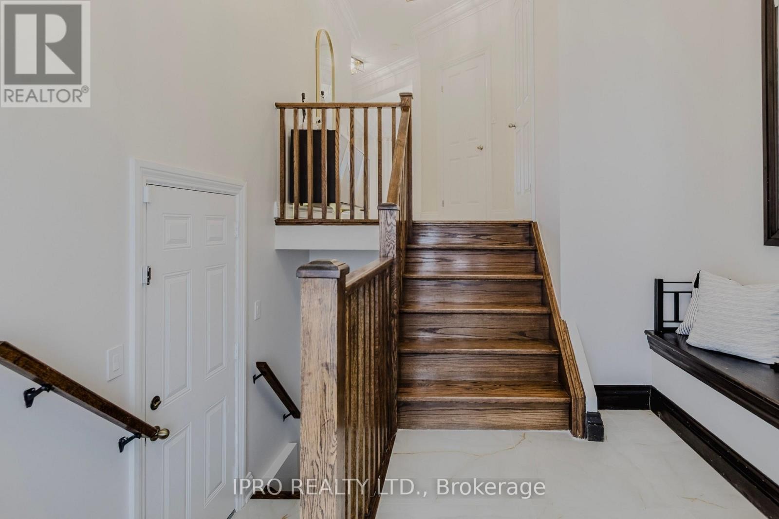 












12 BANKFIELD CRESCENT

,
Hamilton (Stoney Creek Mountain),




Ontario
L8J0B9

