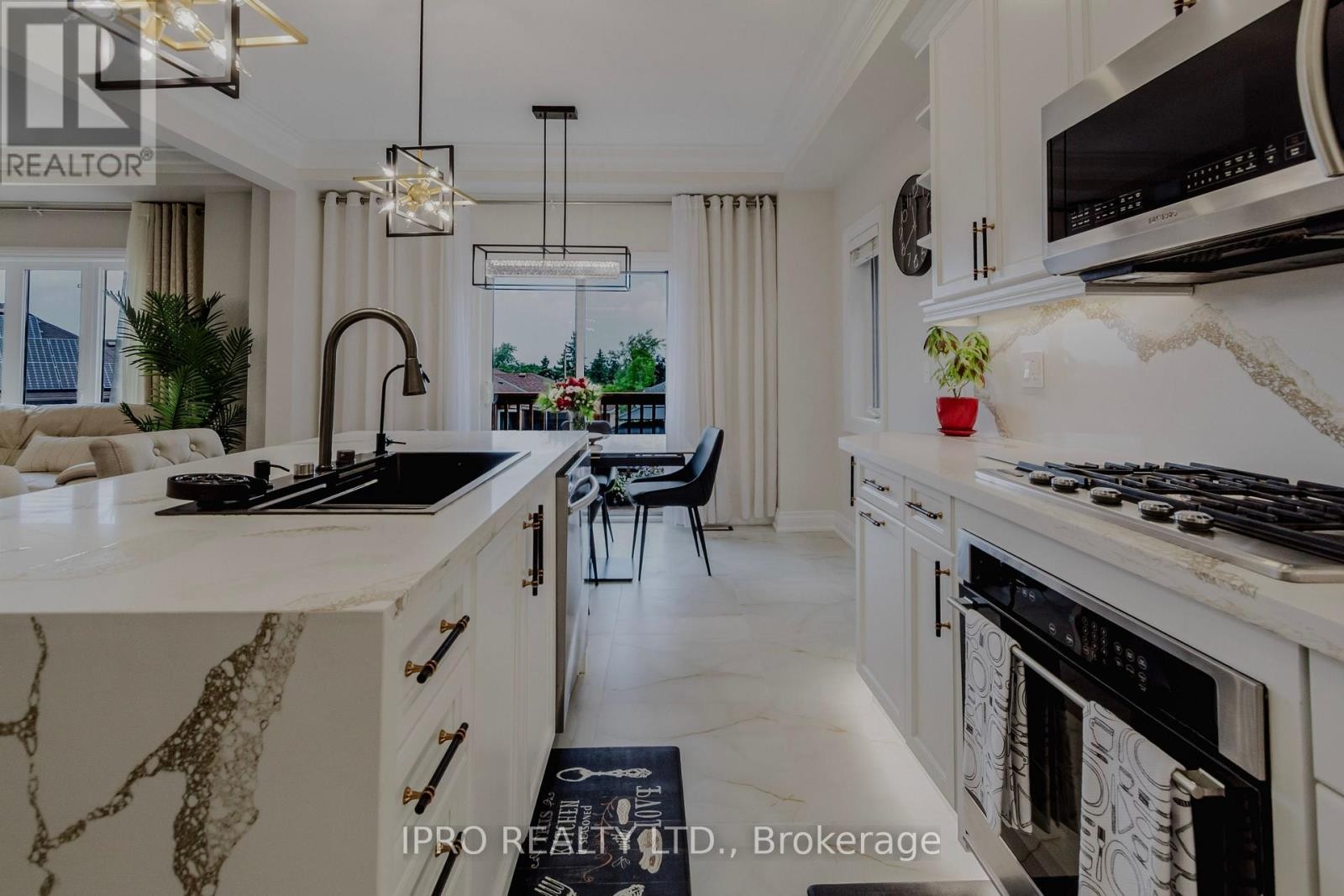 












12 BANKFIELD CRESCENT

,
Hamilton (Stoney Creek Mountain),




Ontario
L8J0B9

