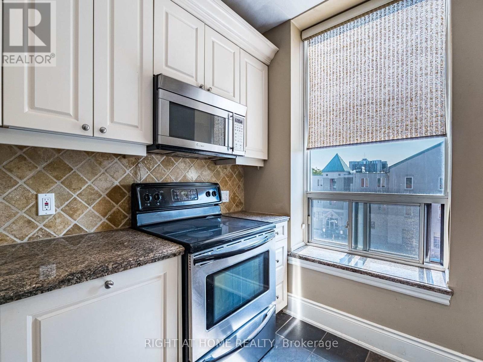 












302 - 283 KING STREET

,
Hamilton (Beasley),




Ontario
L8N1B9

