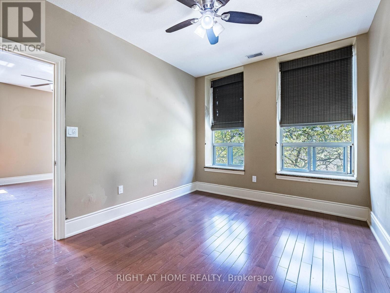 












302 - 283 KING STREET

,
Hamilton (Beasley),




Ontario
L8N1B9

