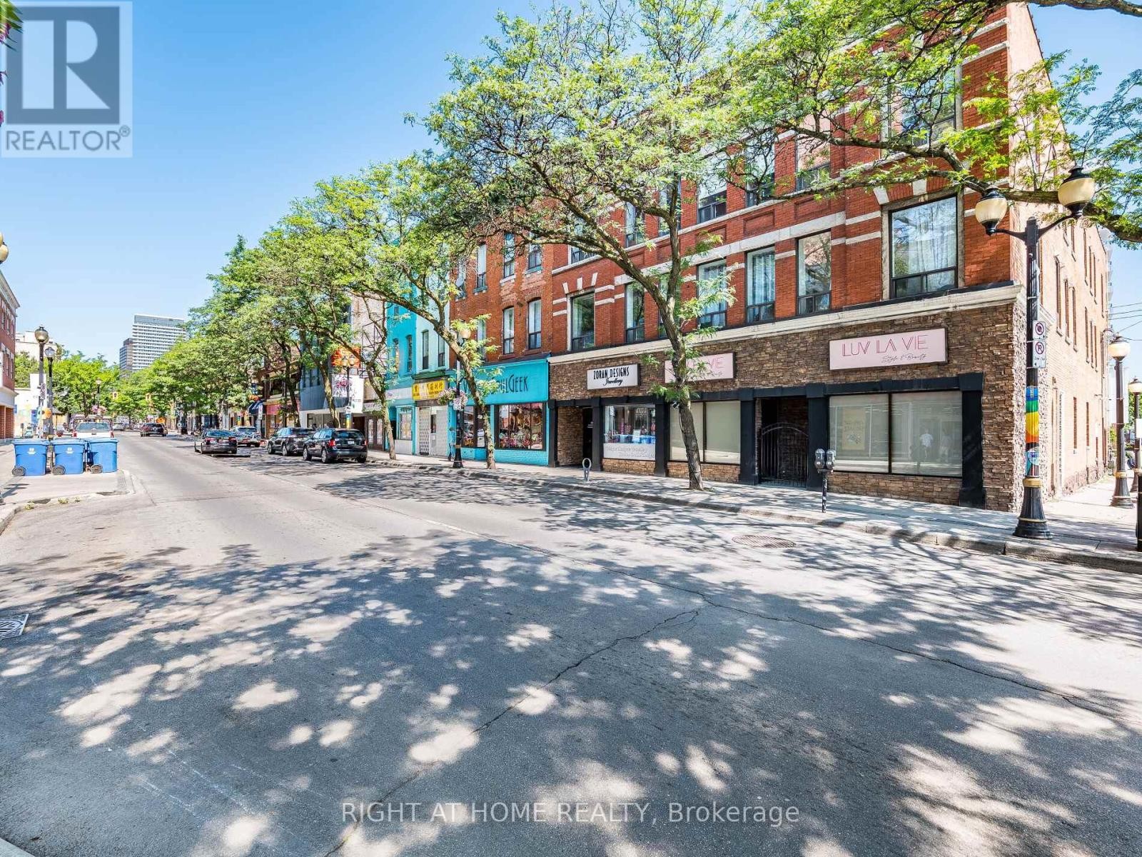 












302 - 283 KING STREET

,
Hamilton (Beasley),




Ontario
L8N1B9

