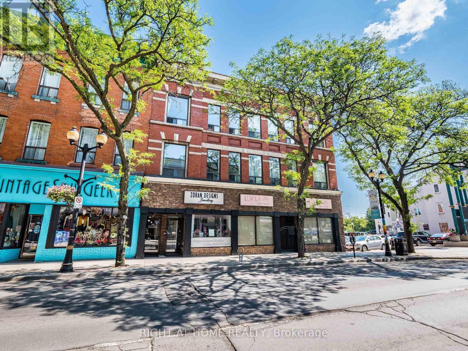 












302 - 283 KING STREET

,
Hamilton (Beasley),




Ontario
L8N1B9

