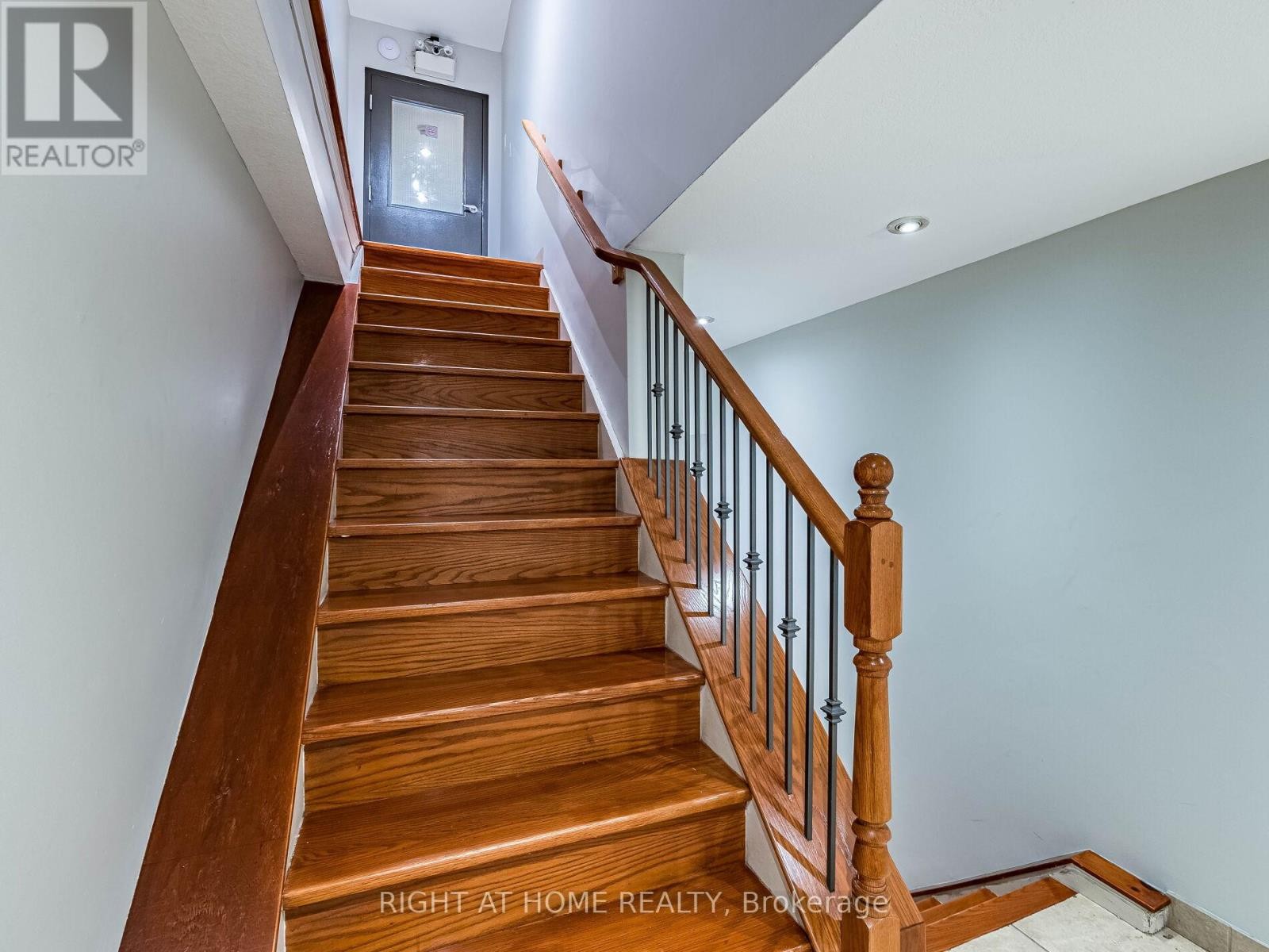 












302 - 283 KING STREET

,
Hamilton (Beasley),




Ontario
L8N1B9

