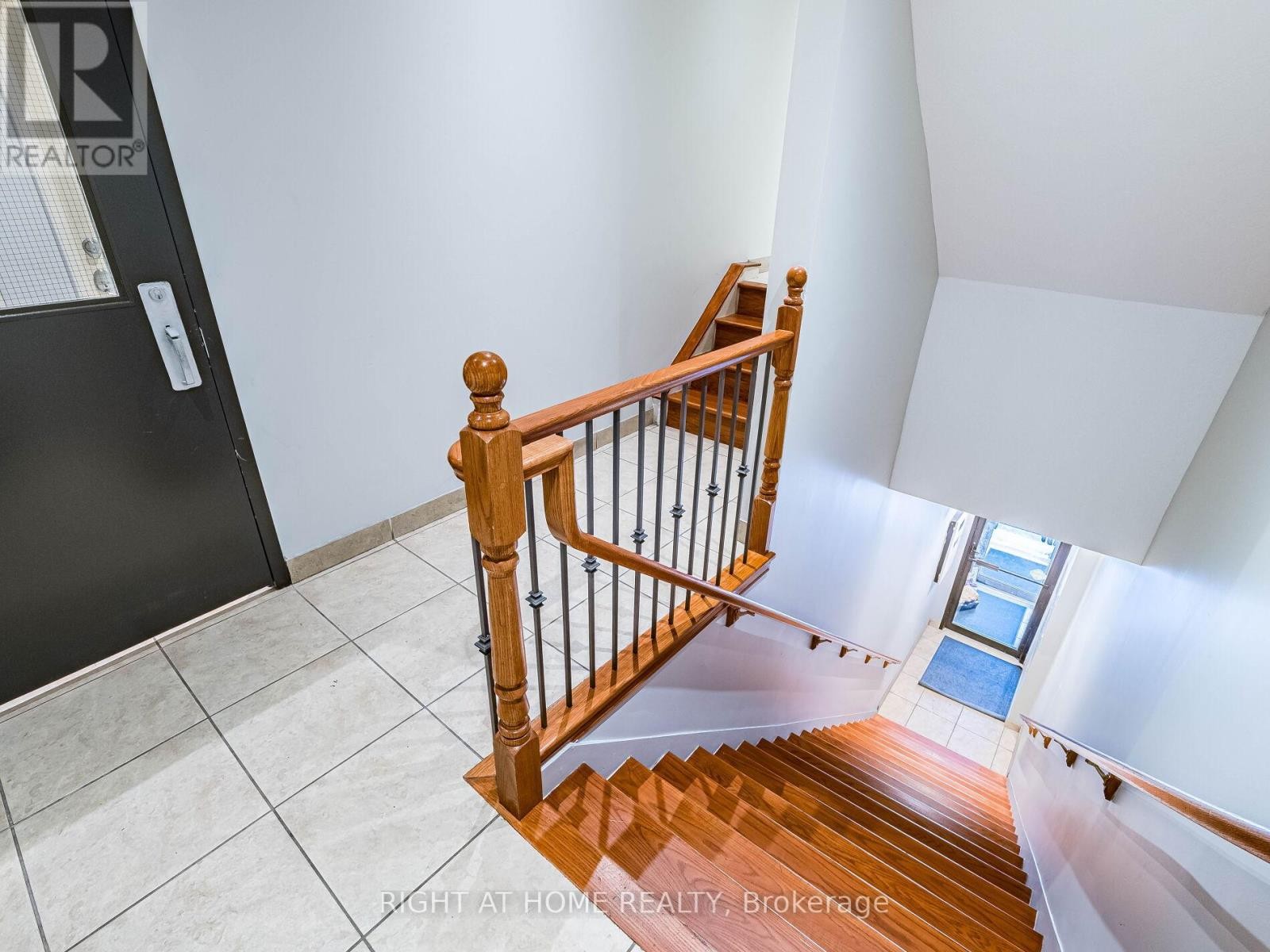 












302 - 283 KING STREET

,
Hamilton (Beasley),




Ontario
L8N1B9


