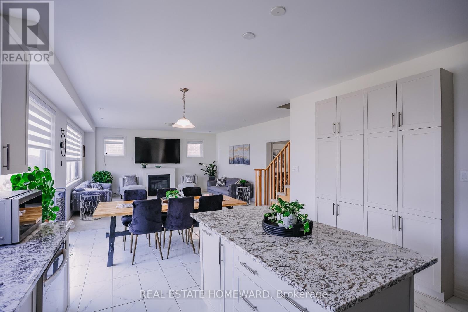 












111 REA DRIVE

,
Centre Wellington (Fergus),




Ontario
N1M2W3

