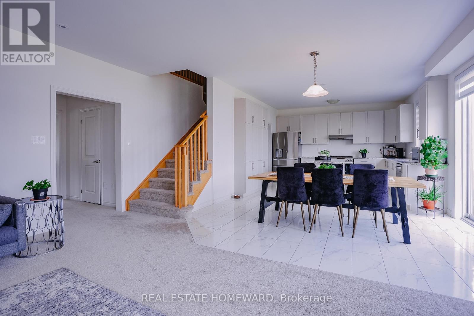 












111 REA DRIVE

,
Centre Wellington (Fergus),




Ontario
N1M2W3

