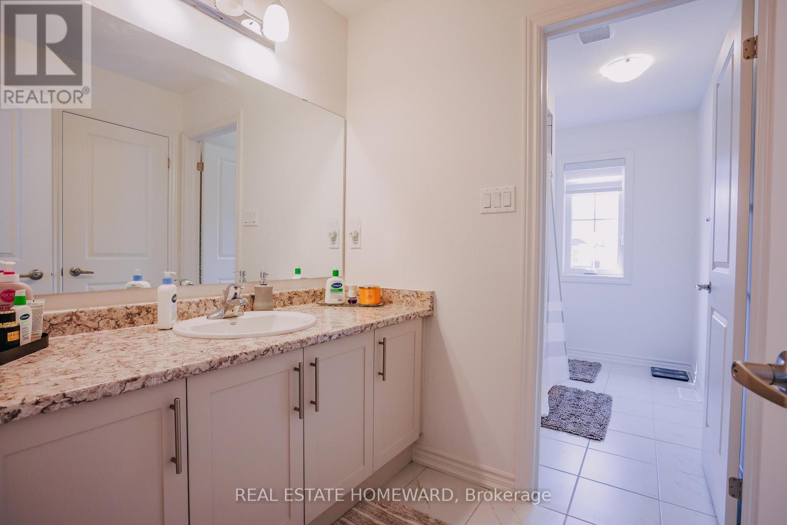 












111 REA DRIVE

,
Centre Wellington (Fergus),




Ontario
N1M2W3

