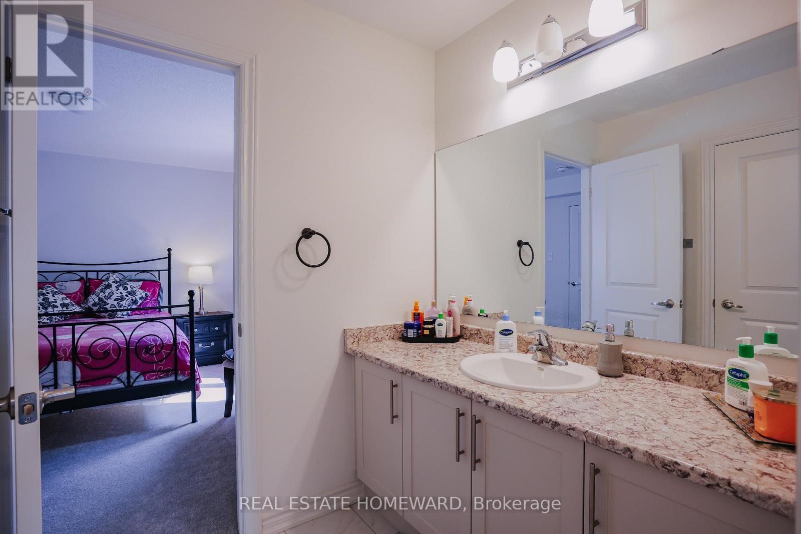 












111 REA DRIVE

,
Centre Wellington (Fergus),




Ontario
N1M2W3

