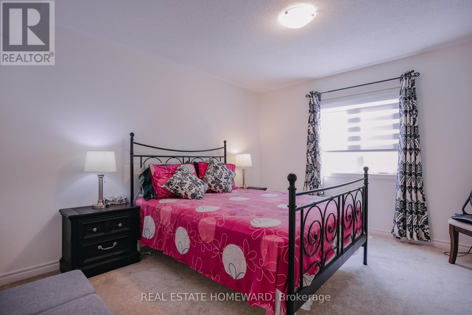 












111 REA DRIVE

,
Centre Wellington (Fergus),




Ontario
N1M2W3

