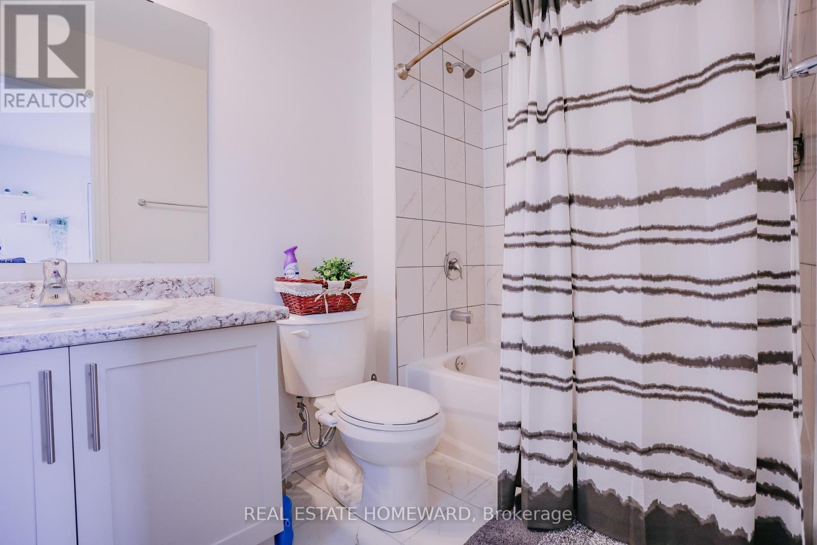 












111 REA DRIVE

,
Centre Wellington (Fergus),




Ontario
N1M2W3

