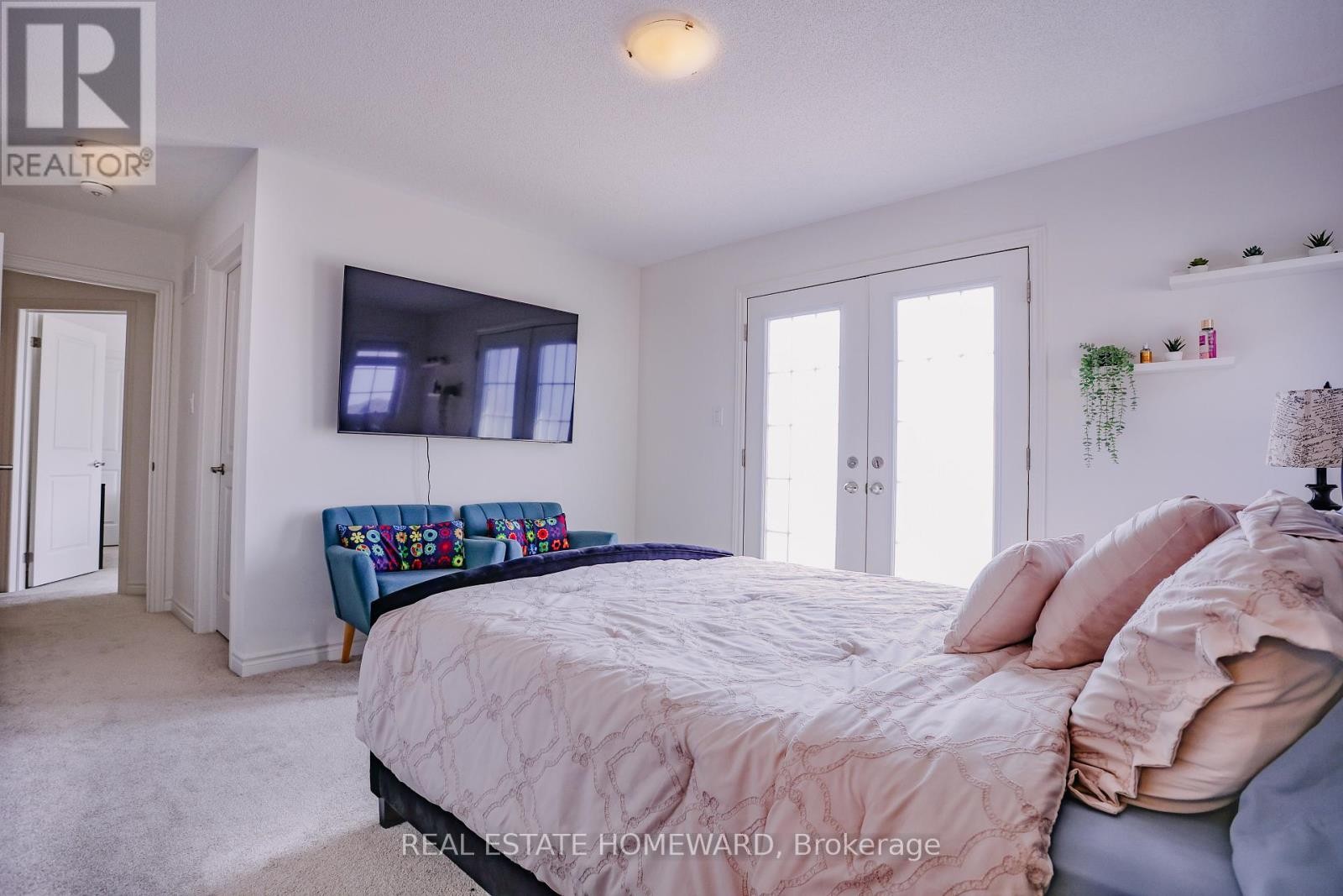 












111 REA DRIVE

,
Centre Wellington (Fergus),




Ontario
N1M2W3

