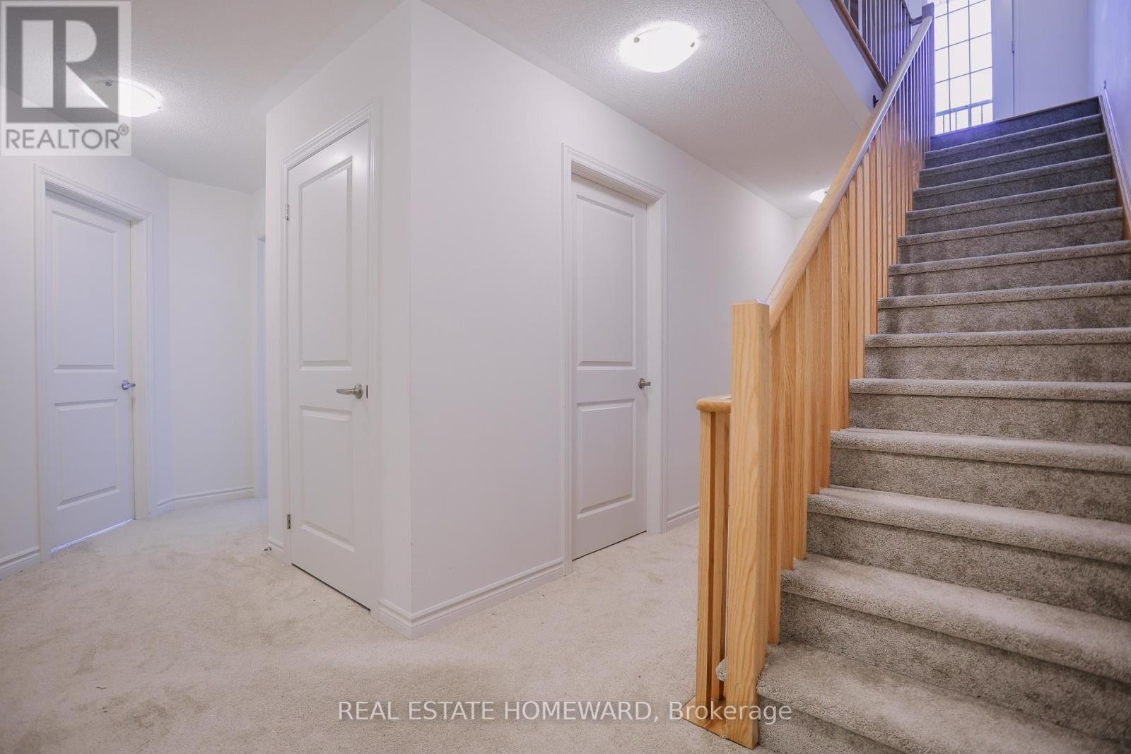 












111 REA DRIVE

,
Centre Wellington (Fergus),




Ontario
N1M2W3

