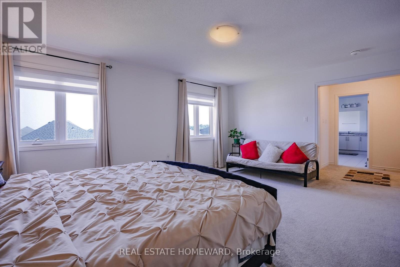 












111 REA DRIVE

,
Centre Wellington (Fergus),




Ontario
N1M2W3

