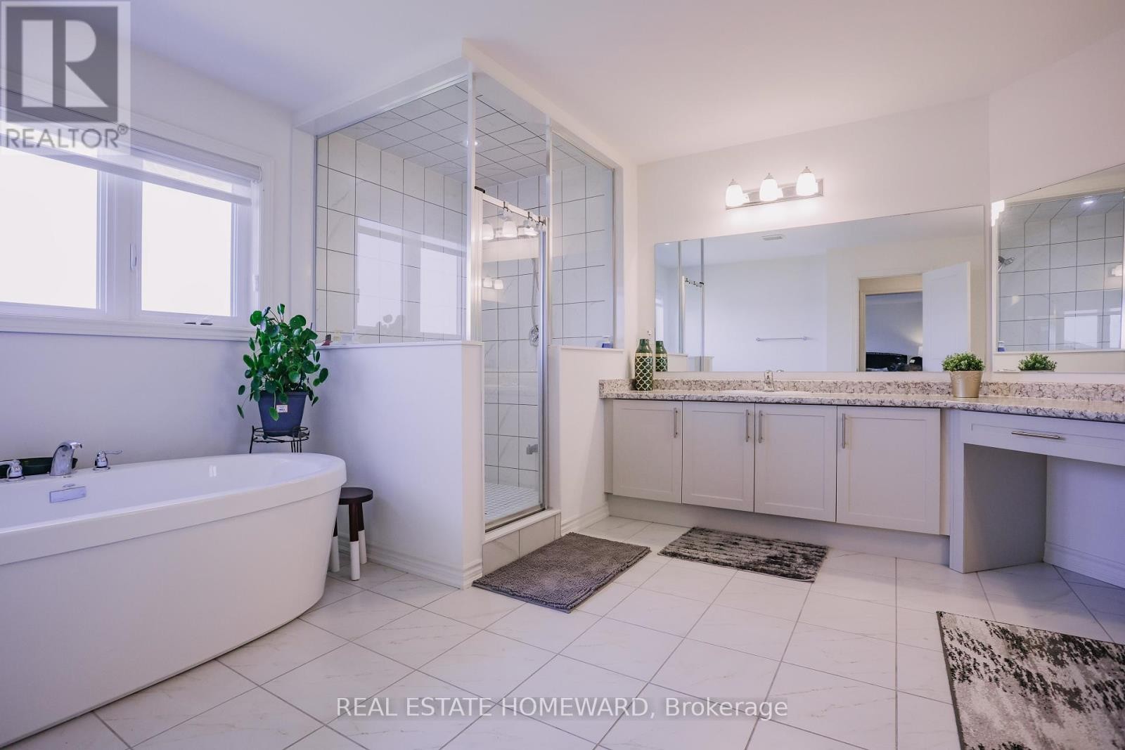 












111 REA DRIVE

,
Centre Wellington (Fergus),




Ontario
N1M2W3

