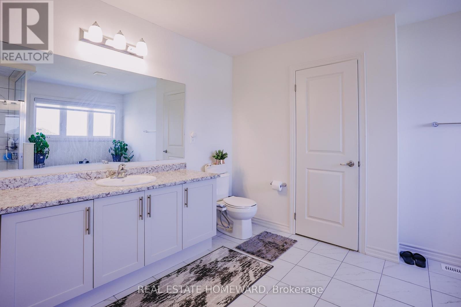 












111 REA DRIVE

,
Centre Wellington (Fergus),




Ontario
N1M2W3

