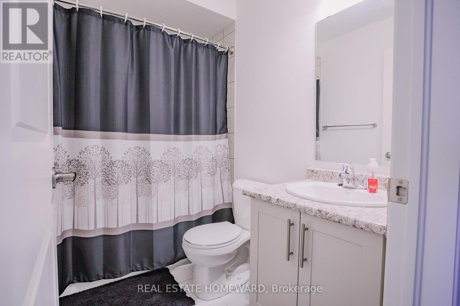 












111 REA DRIVE

,
Centre Wellington (Fergus),




Ontario
N1M2W3

