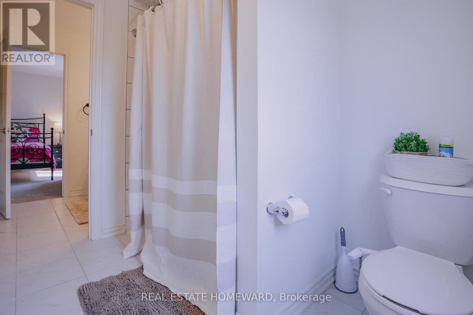 












111 REA DRIVE

,
Centre Wellington (Fergus),




Ontario
N1M2W3

