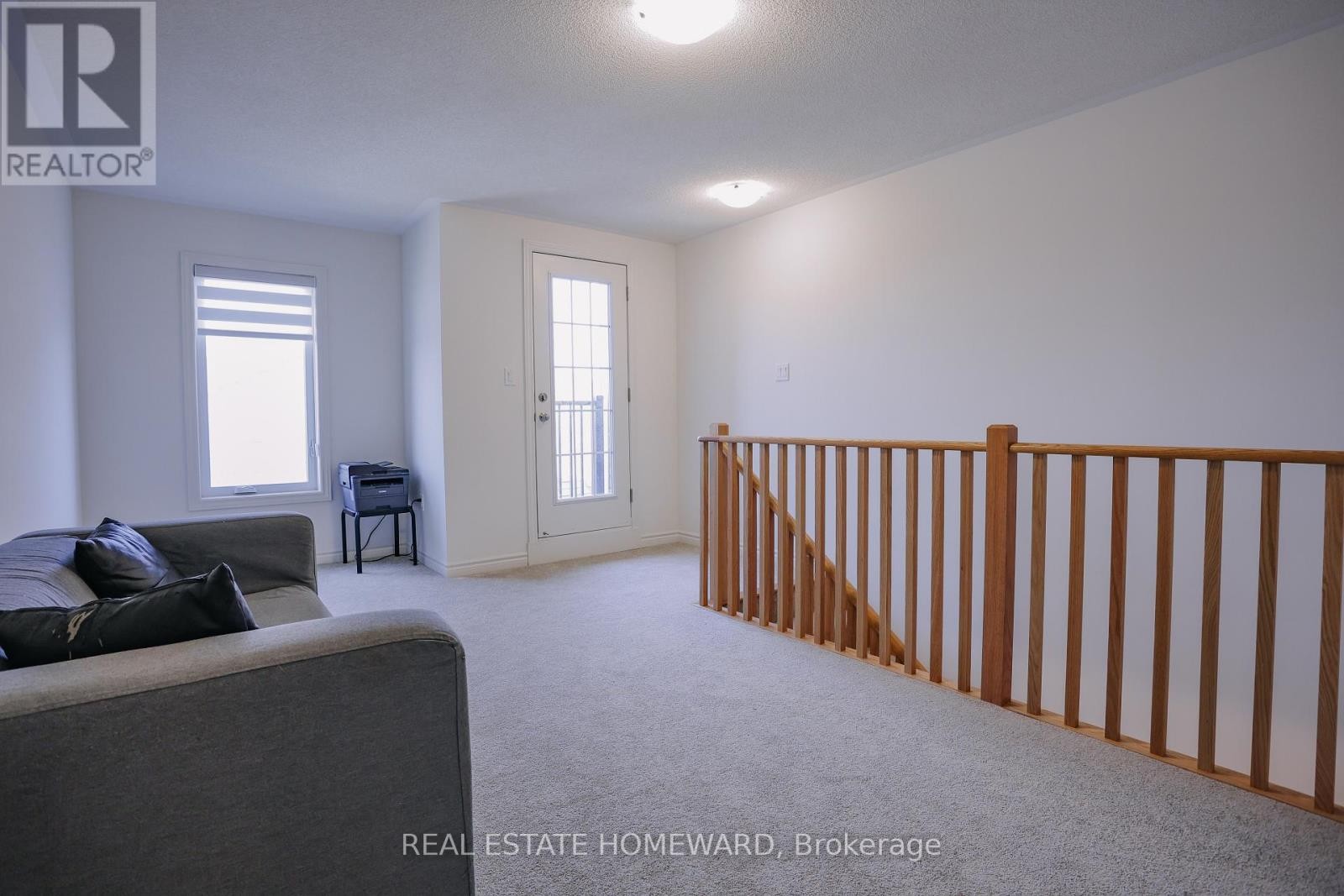 












111 REA DRIVE

,
Centre Wellington (Fergus),




Ontario
N1M2W3

