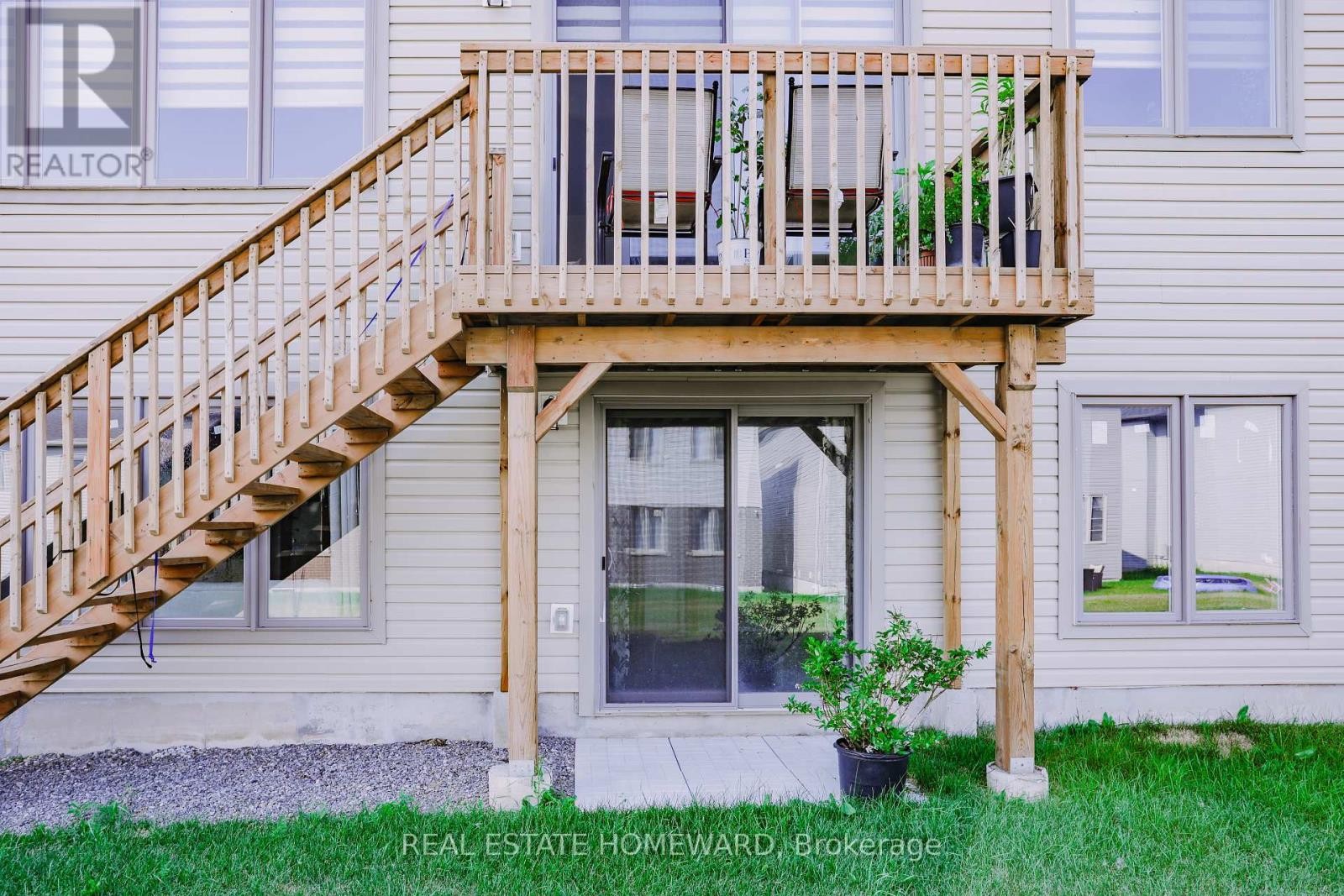 












111 REA DRIVE

,
Centre Wellington (Fergus),




Ontario
N1M2W3

