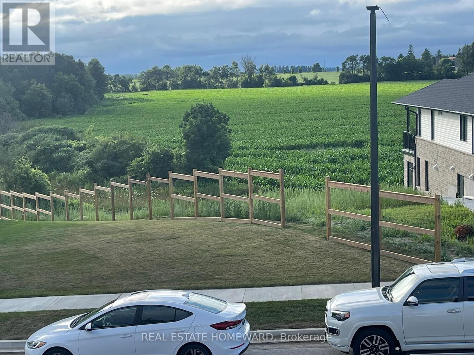 












111 REA DRIVE

,
Centre Wellington (Fergus),




Ontario
N1M2W3

