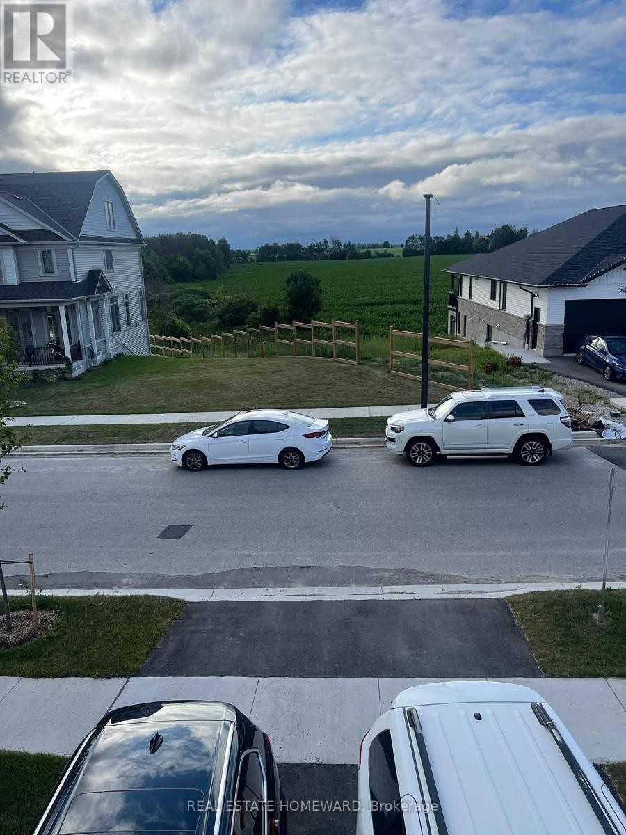 












111 REA DRIVE

,
Centre Wellington (Fergus),




Ontario
N1M2W3

