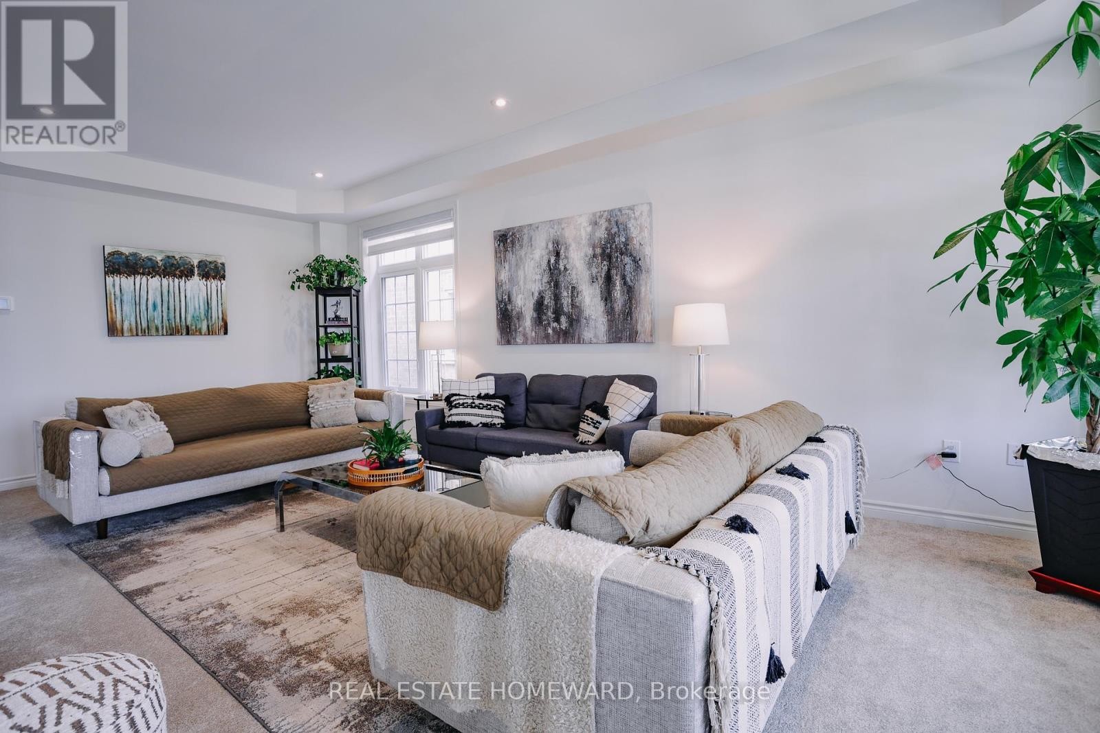 












111 REA DRIVE

,
Centre Wellington (Fergus),




Ontario
N1M2W3

