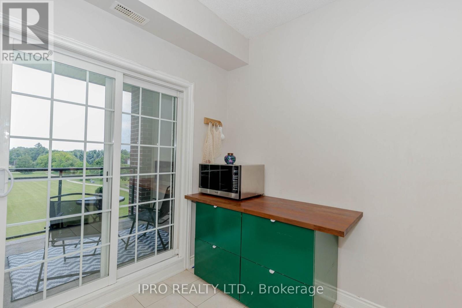 












419 - 1440 GORDON STREET

,
Guelph (Pineridge/Westminster Woods),




Ontario
N1L1C8

