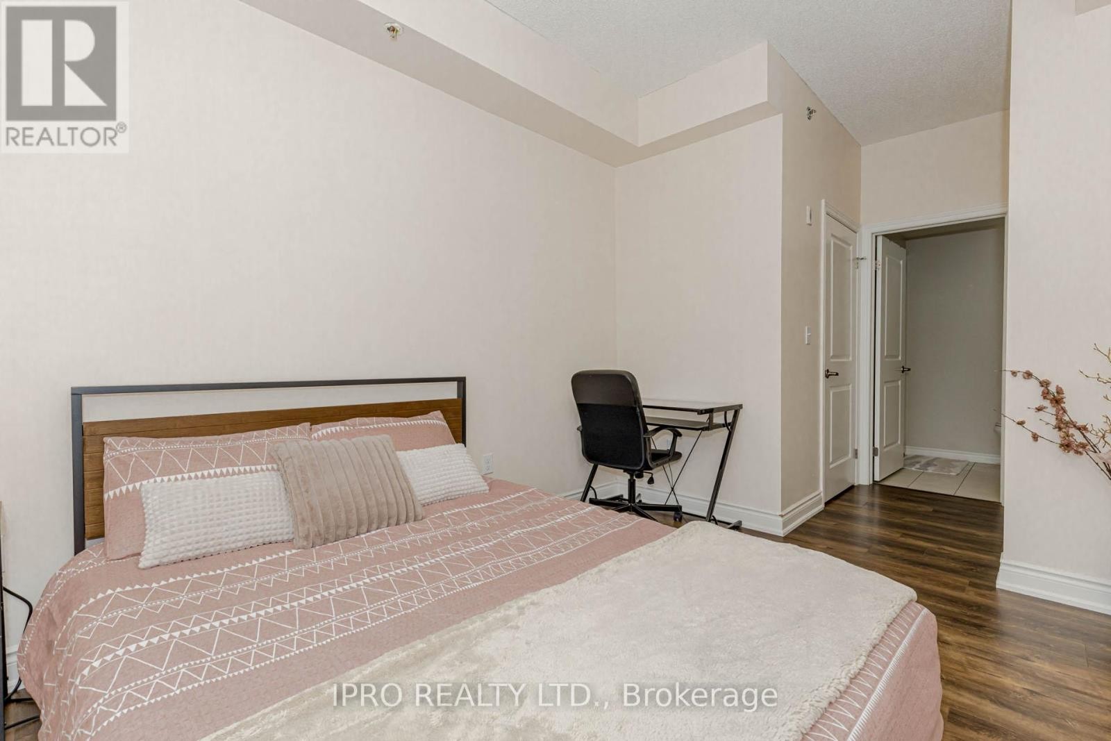 












419 - 1440 GORDON STREET

,
Guelph (Pineridge/Westminster Woods),




Ontario
N1L1C8

