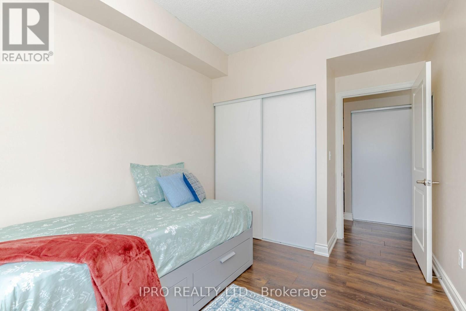 












419 - 1440 GORDON STREET

,
Guelph (Pineridge/Westminster Woods),




Ontario
N1L1C8


