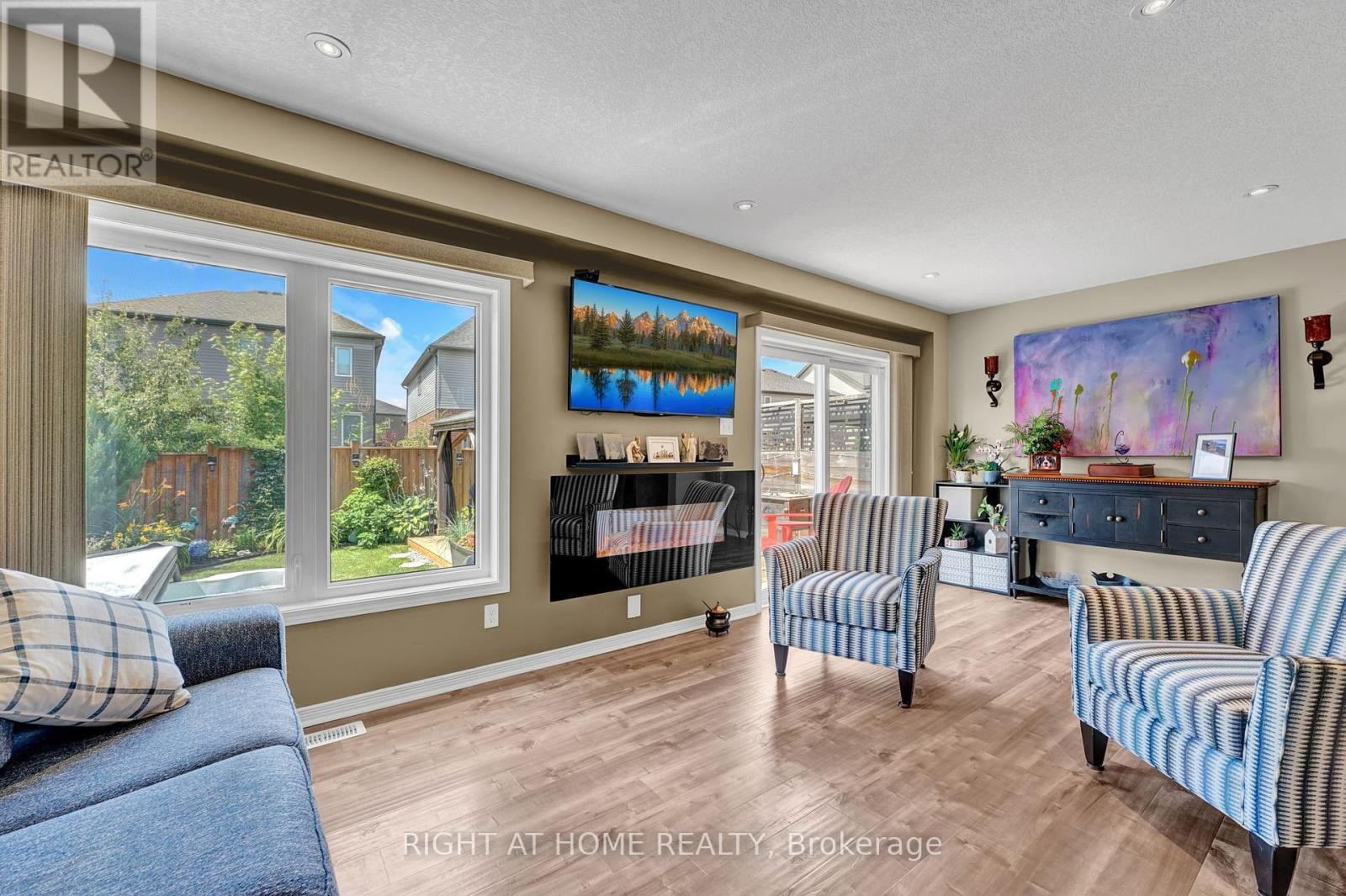 












211 HARDCASTLE DRIVE

,
Cambridge,




Ontario
N1S0A8

