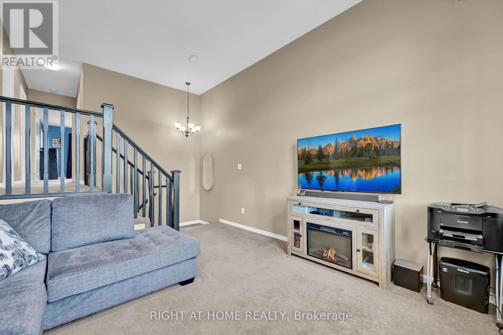 












211 HARDCASTLE DRIVE

,
Cambridge,




Ontario
N1S0A8

