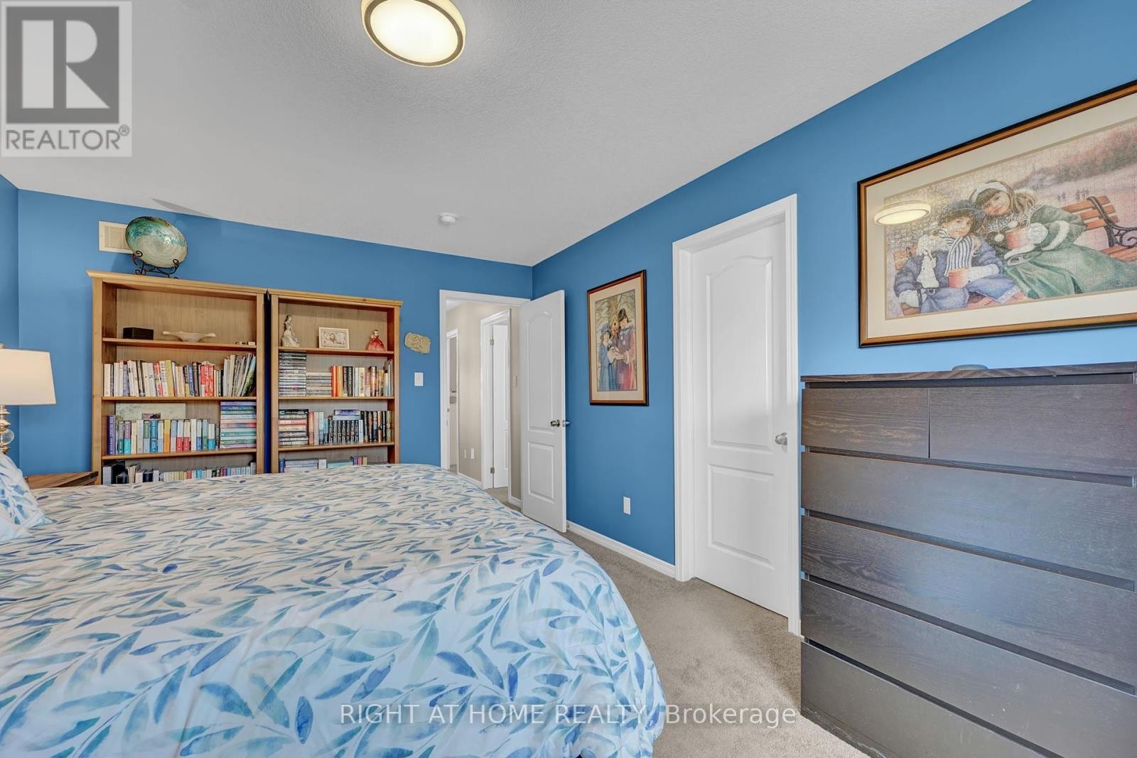 












211 HARDCASTLE DRIVE

,
Cambridge,




Ontario
N1S0A8


