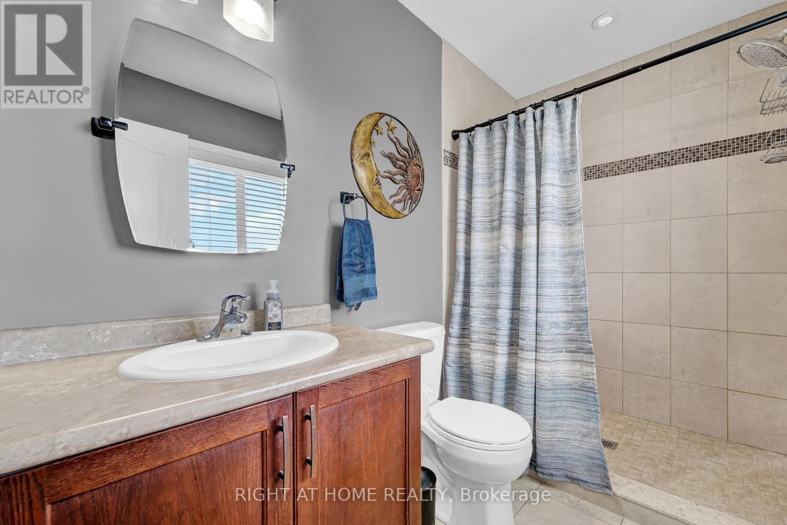 












211 HARDCASTLE DRIVE

,
Cambridge,




Ontario
N1S0A8

