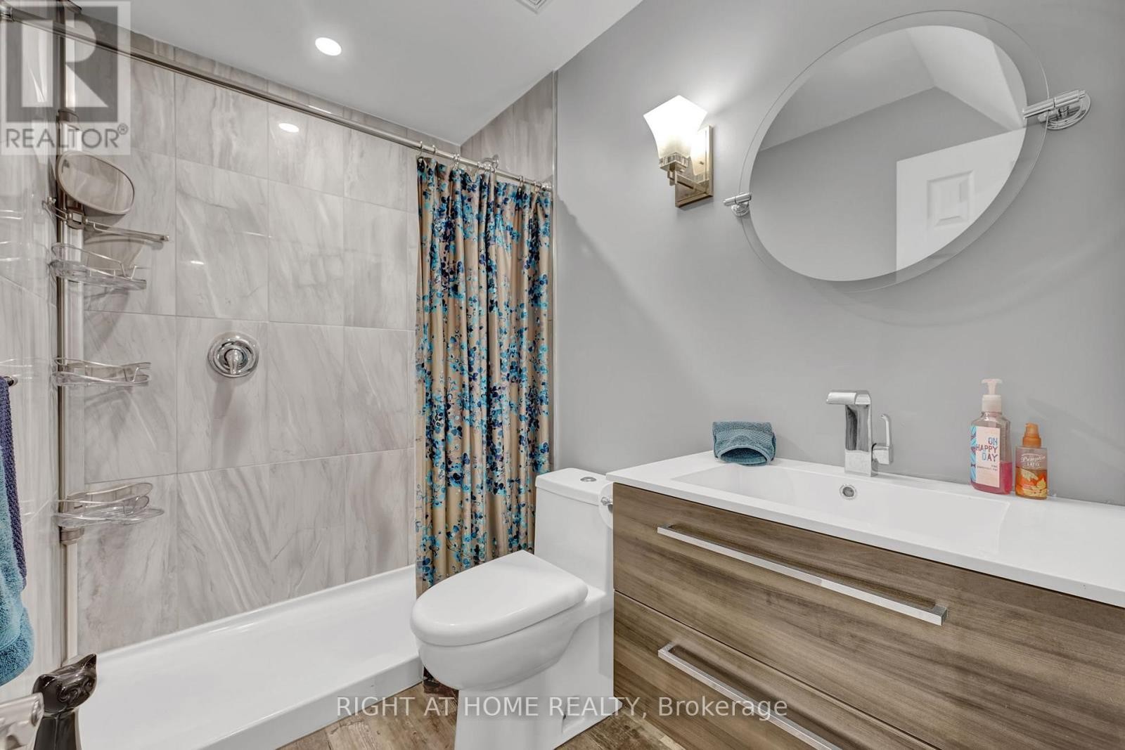 












211 HARDCASTLE DRIVE

,
Cambridge,




Ontario
N1S0A8

