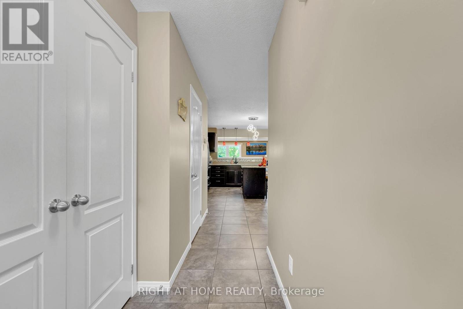 












211 HARDCASTLE DRIVE

,
Cambridge,




Ontario
N1S0A8

