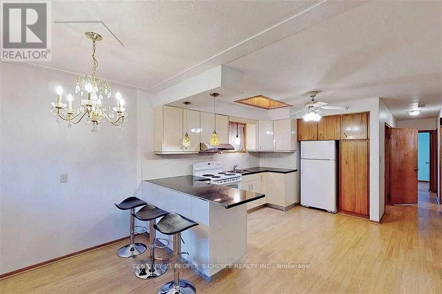 












FURNISHED - 122 RIFLE RANGE ROAD

,
Hamilton (Ainslie Wood),




Ontario
L8S3B6

