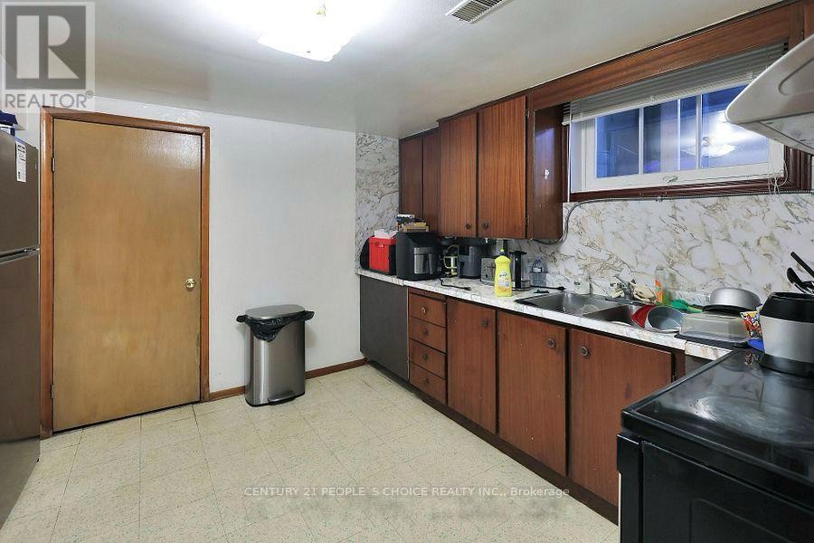 












FURNISHED - 122 RIFLE RANGE ROAD

,
Hamilton (Ainslie Wood),




Ontario
L8S3B6

